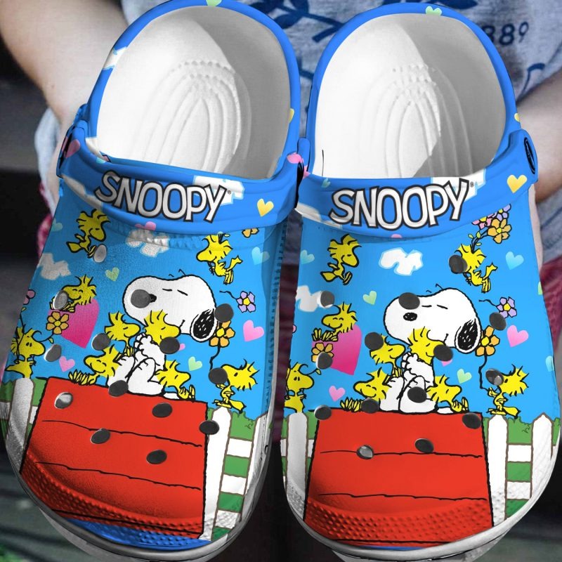 Snoopy crocs hot sale